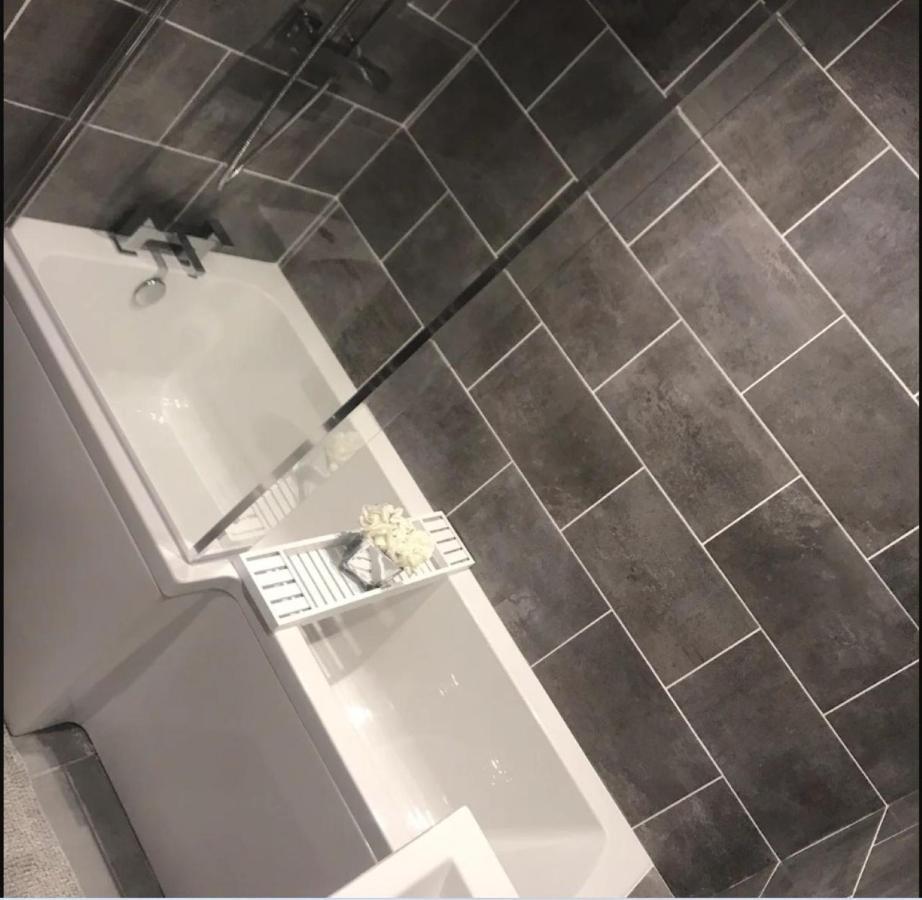 Chester City Apartments - With Free Parking Εξωτερικό φωτογραφία